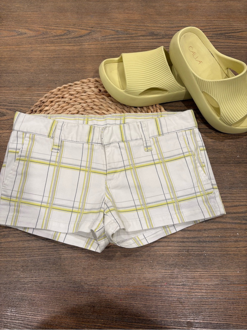 Hurley Plaid Shorts / White Yellow Gray Check Print / Low Rise Summer Shorts